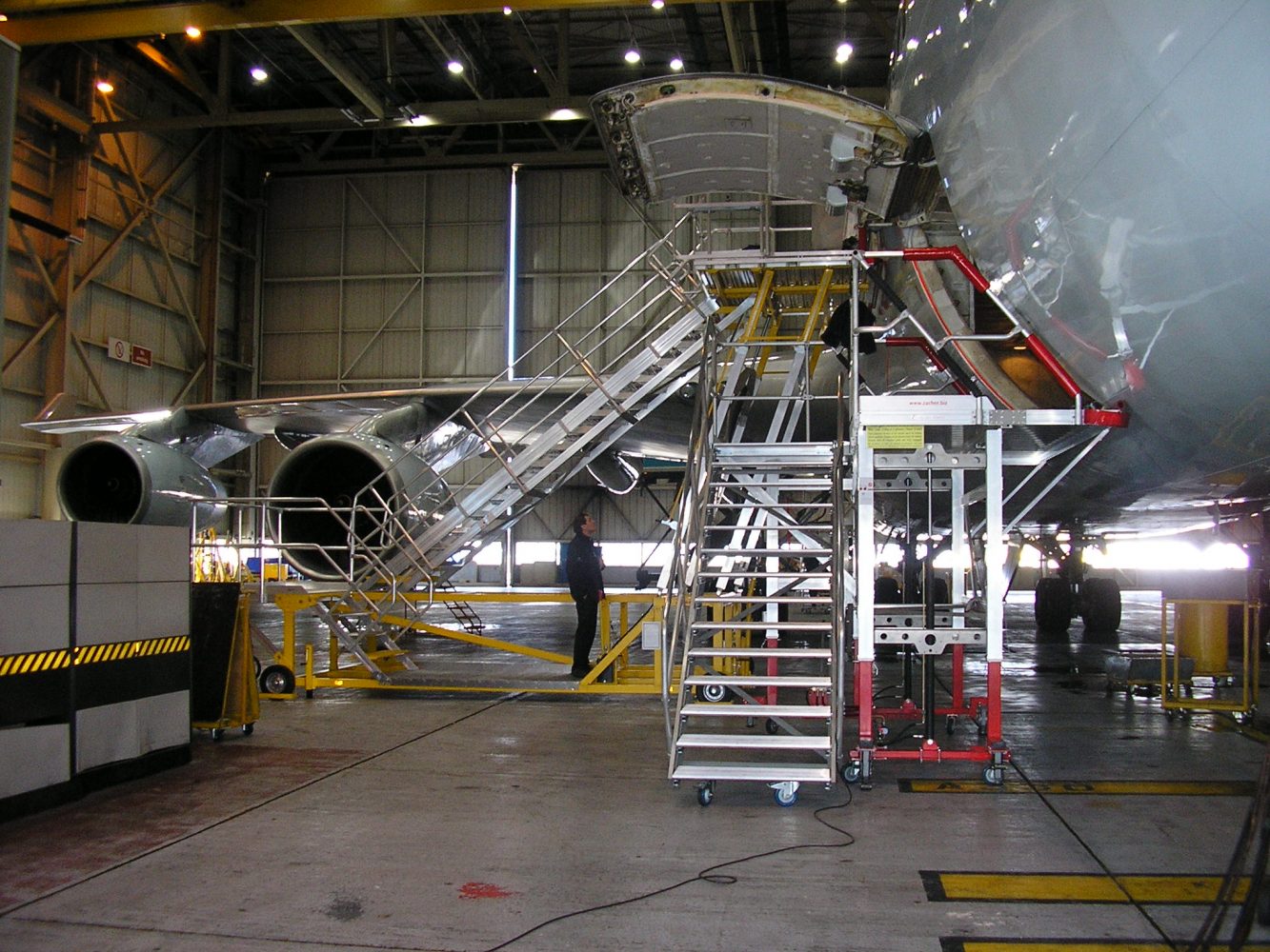 Variable Height Cargo Bay Access Platform 2.4m3.4m R/H Semmco