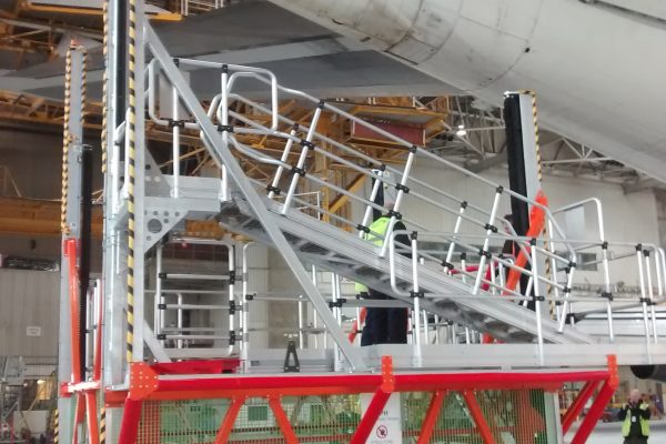Variable Height Wide Body APU Change Platform H2.75-5.25m