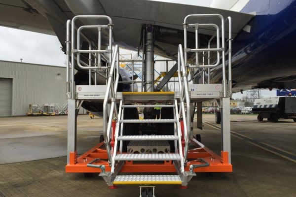 A320 Fixed Height Main Landing Gear Access Platform (towable)