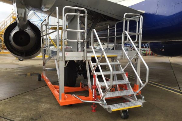 A320 Fixed Height Main Landing Gear Access Platform (towable) H1.3m