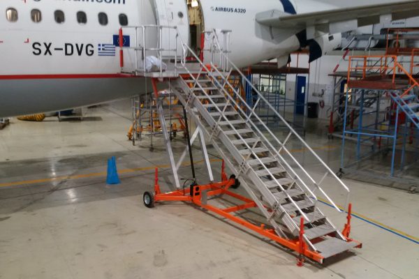 Variable Height PAX Door A320 Platform & Wide Body H2.5m – 4.5m | W2.4m | Sliding side rails
